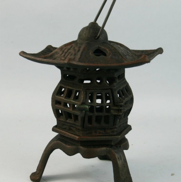 Japanese Pagoda Garden Candle Lantern - Picture 1 of 4